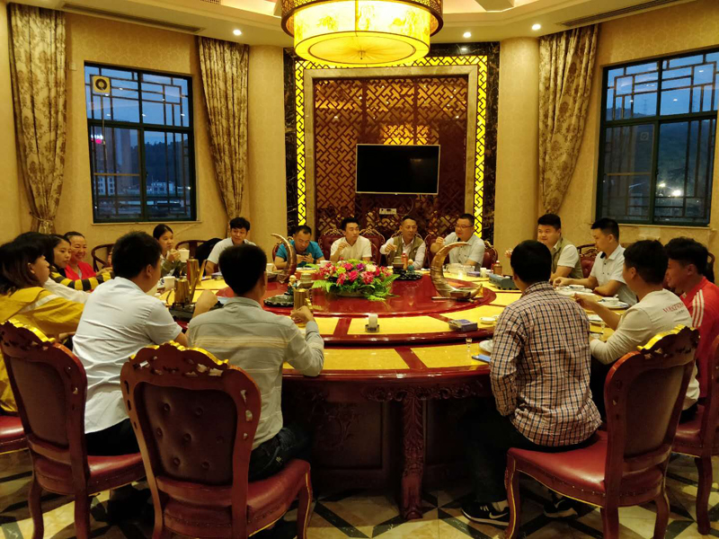 齊心協(xié)力，為公司的未來再創(chuàng)輝煌！